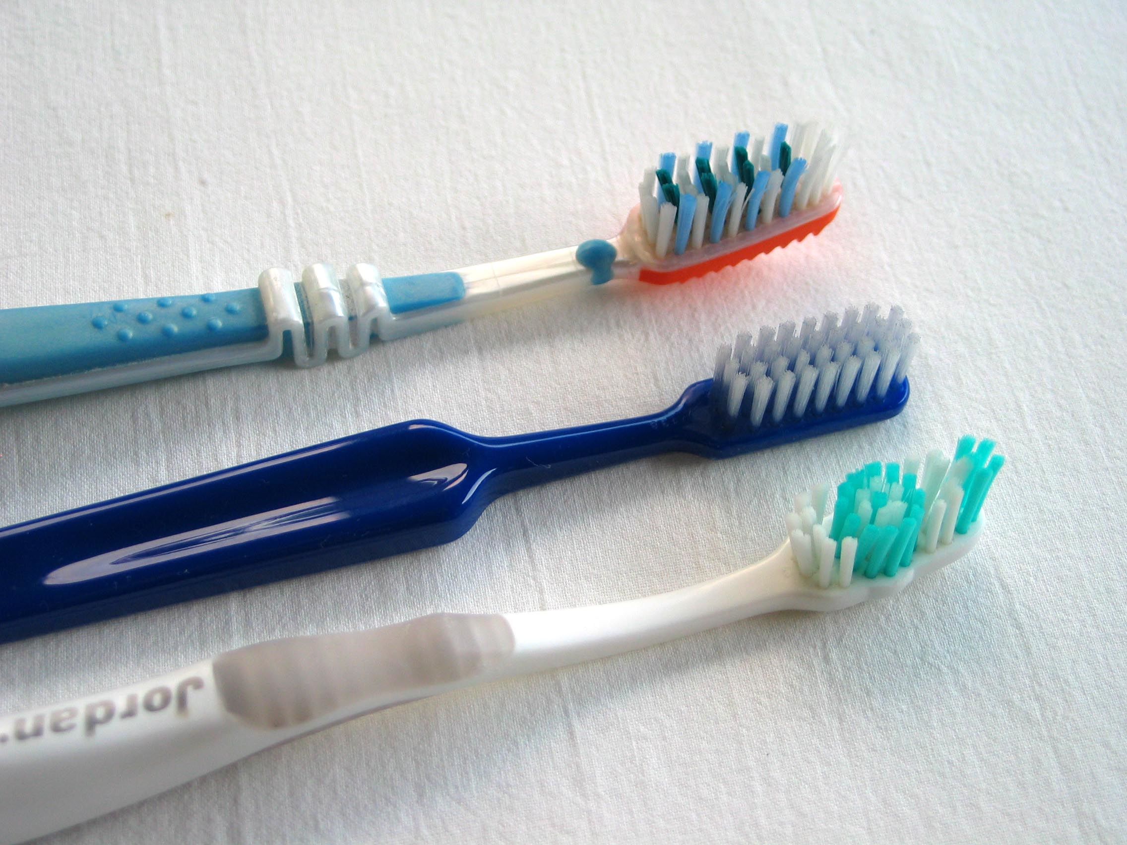 Toothbrush_x3_20050716_002